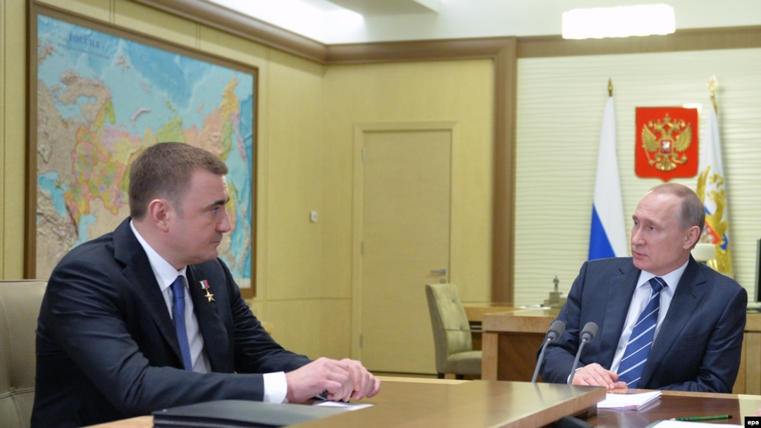 Президент Росії Володимир Путін (п) і губернатор Тульської області Олексій Дюмін, архівне фото, 2016 рік