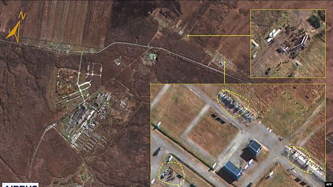 Serviciul Național de Informații al Coreei de Sud a publicat pe 18 octombrie o imagine din satelit care arată baza militară rusească Habarovsk unde s-ar afla personal militar nord-coreean.