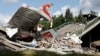 8 загинати откако експлозија урна мост, а воз излета од шините во западна Русија