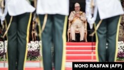 پادشاه مالزی قبل از ازدواج