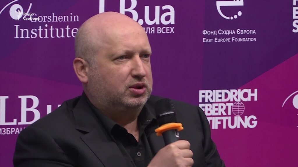 Турчинов: Росія зосередила проти України кілька армій, єдиний вихід – збільшувати обороноздатність (відео)