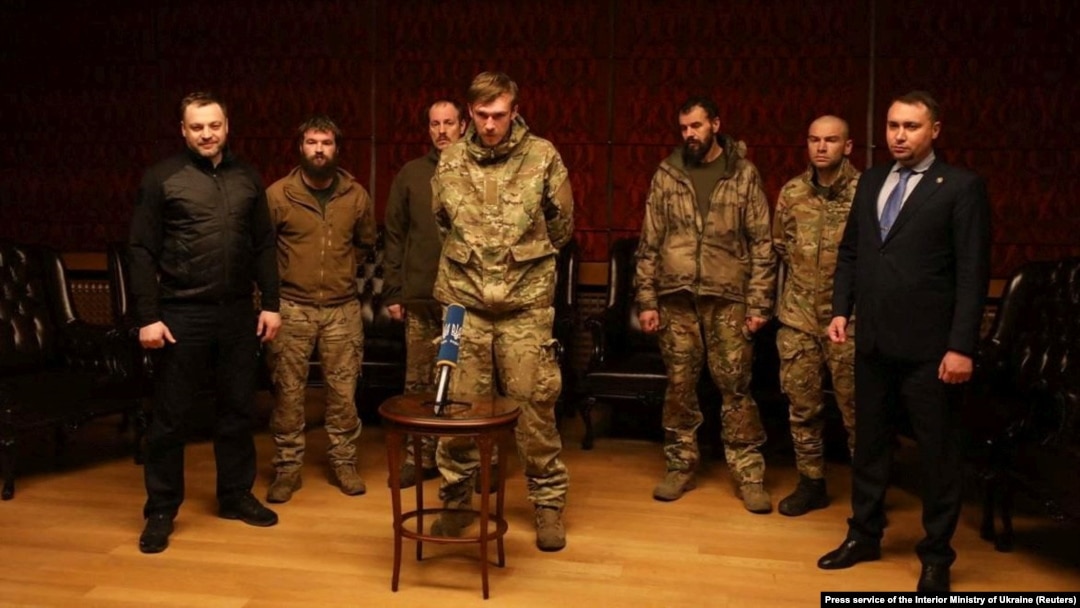 Звільнені з полону 5 українських командирів – Сергій Волинський, Святослав Паламар, Денис Прокопенко, Олег Хоменко, Денис Шлега, які керували обороною «Азовсталі». Туреччина, 22 вересня, 2022.