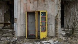 Телефонна будка у місті-привиді Прип'ять