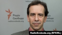 На думку політолога Давіда Стуліка, в чеському суспільстві назрівала соціальна напруга через затягування із формуванням нового уряду