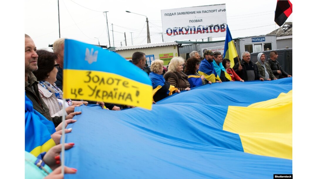 Акція проти відведення підрозділів Збройних сил України з бойових позицій на лінії розмежування на Донбасі. Станиця Луганська, 5 жовтня 2019 року