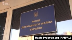 Дмитр Сенниченка підозрюють у тому, що він «очолював злочинне угруповання, яке протягом 2019 – 2021 років заволоділо понад 500 млн грн коштів держпідприємств