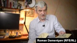 Із СІЗО історик забрав з собою листи та ікони, написані на простирадлі