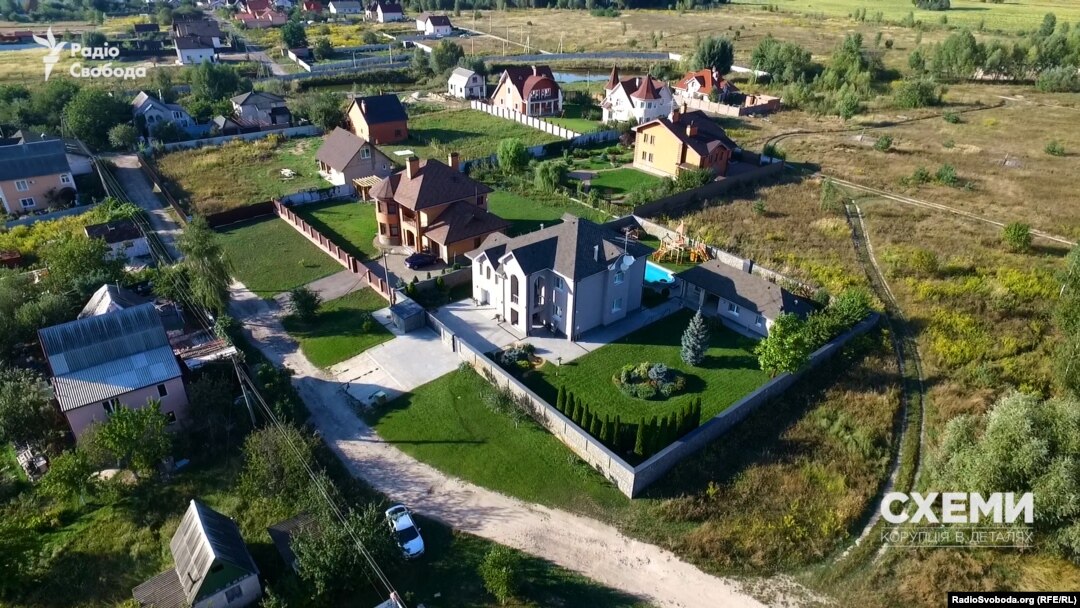 Будинок дружини прокурора ГПУ Олександра Амплеєва під Києвом