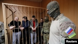 Російські силовики захопили 24 українських моряків і три кораблі поблизу Керченської протоки 25 листопада