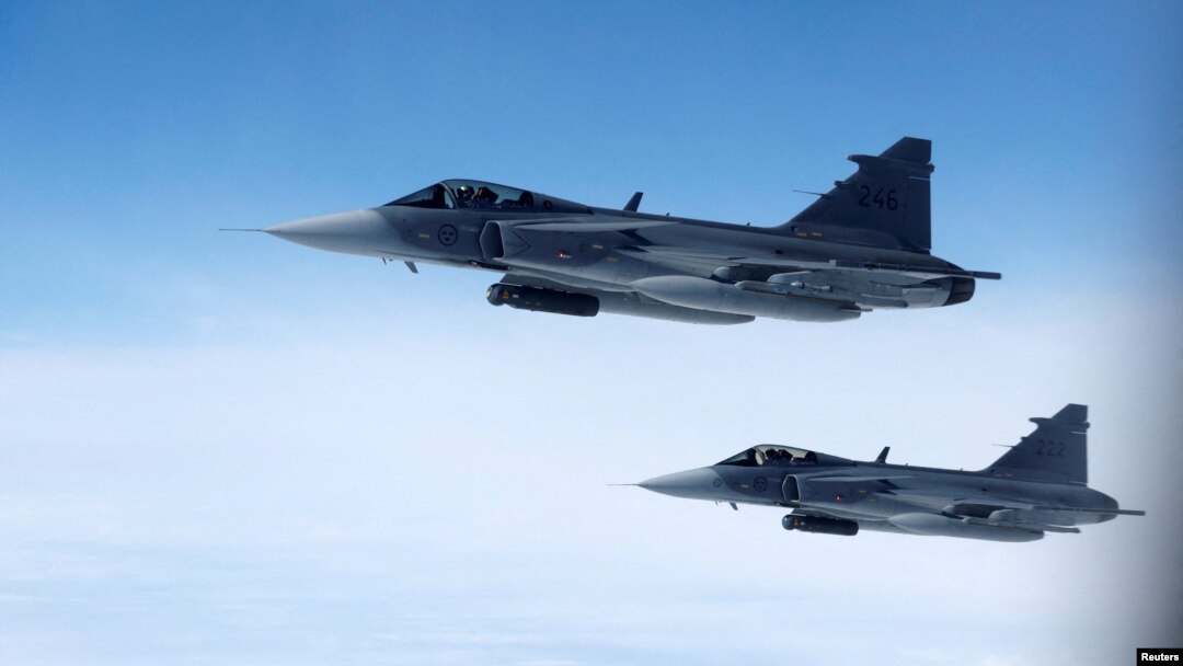 Літаки-винищувачі Saab JAS 39 Gripen під час патрулювання, фото ілюстративне