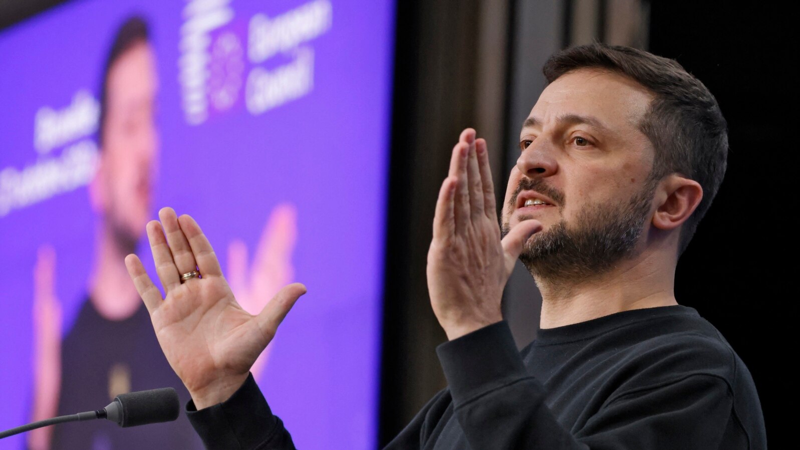 Volodimir Zelenski în timpul unei conferințe de presă susținută la Bruxelles pe 17 octombrie 2024. 