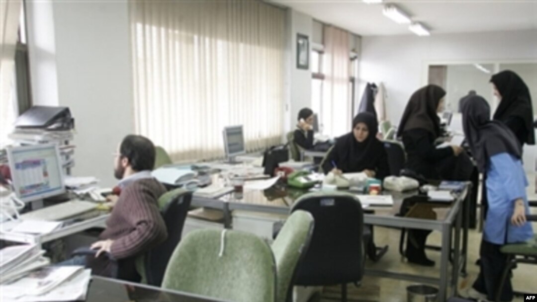 روزنامه تهران امروز از پلمپ ۵۰ موسسه تاکسی تلفنی از سوی نیروی انتظامی خبر داده است.