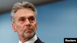  Дік Схооф сказав, що залишиться на посаді тимчасового виконувача обов’язків, доки не буде сформовано новий кабінет міністрів.