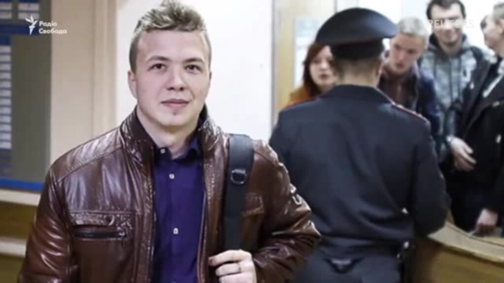 Колишній редактор Nexta затриманий у Мінську після посадки нібито замінованого літака (відео)