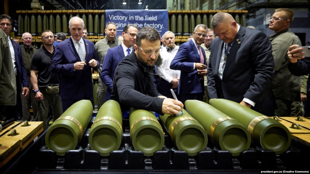 Ukrainian President Volodymyr Zelenskiy visits the Scranton Army Ammunition Plant in Scranton, Pennsylvania, on September 22.
