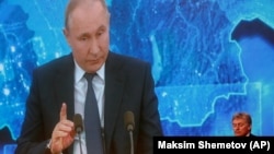 На питання про те, чи визначена вже дата такої зустрічі, речник Кремля відповів: «Ні»