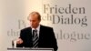 Президент России Владимир Путин выступает на конференции по безопасности в Мюнхене, Германия, 10 февраля 2007 года