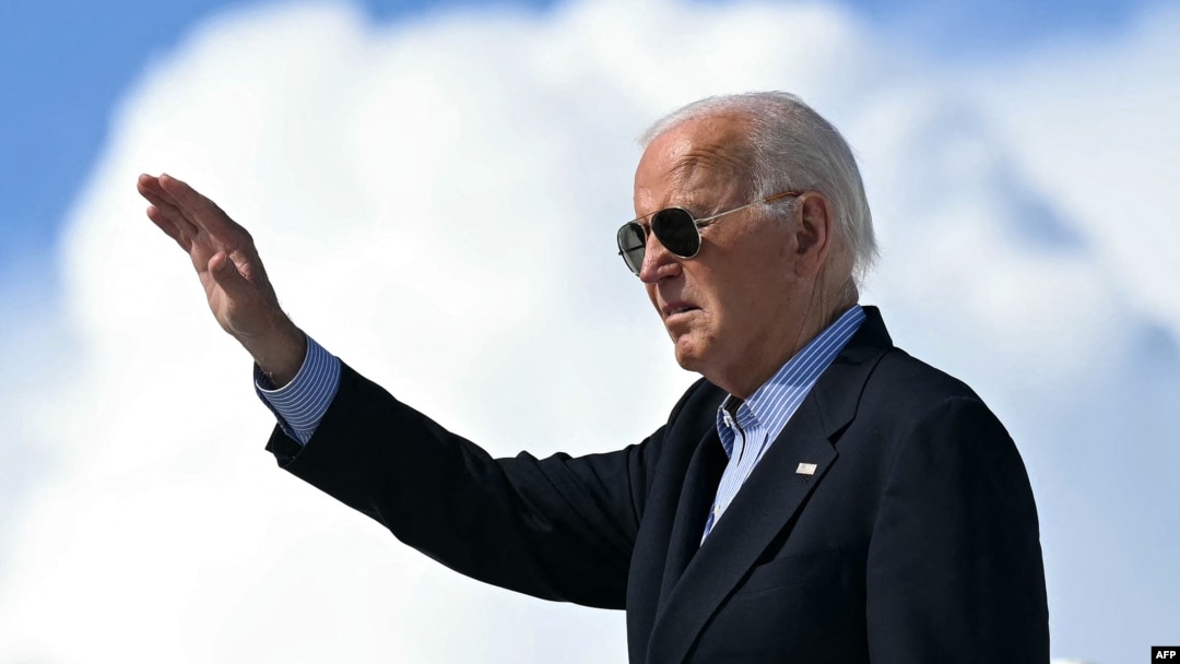 Președintele Joe Biden a renunțat la cursa pentru un nou mandat. Sondajele îl plasau în urma contracandidatului său republican, fostul președinte, Donald Trump. 