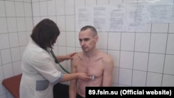 Адвокат заявив, що у Сенцова є зміни в нирках, серці і печінці