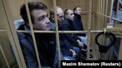 Богдан Небилиця і троє українських військових на засіданні суду в Москві