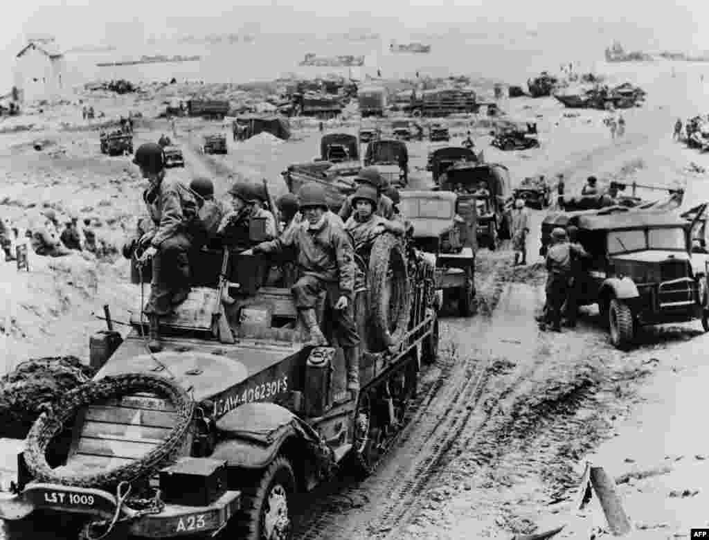 Франція. Прибуття французького спецназу 6 червня 1944 року, після того, як союзні війська почали штурм у Нормандії під час Дня «Д» 