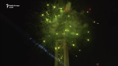 Славење во центарот на Приштина