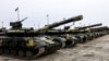 Танки під час передачі військовим частинам ЗСУ озброєння і військової техніки. Житомирська область, 21 грудня 2018 року