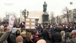 Moscow Protesters Support Navalny's Election Boycott Call