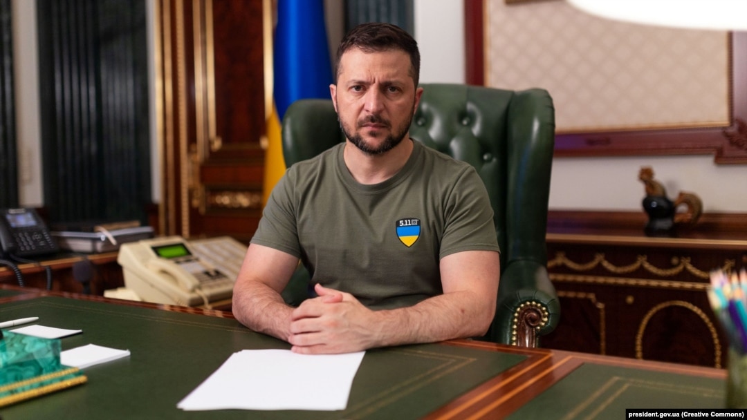 Володимир Зеленський наголошує, що ключове зараз, як і раніше, – це зброя для оборони України