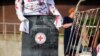 Протестувальники критикують Червоний Хрест після повідомлень про загибель полонених в Оленівці, Запоріжжя, 3 серпня 2022 року