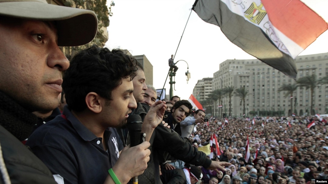 سخنرانی وائل غنیم از رهبران معترضان مصری در میدان تحریر قاهره
