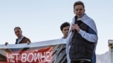 Марк Серов Батумидагы митингта, 2024 елның ноябре. Фото авторы: Илья Никоноров