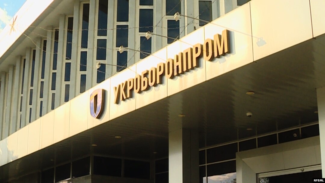 За даними СБУ, чоловік працював на одному з підприємств державного концерну «Укроборонпром» і був завербований 2014 року в анексованому Криму