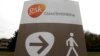 Logo GlaxoSmithKline (GSK) u istraživačkom centru GSK u Stevenageu, Velika Britanija, fotoarhiv 