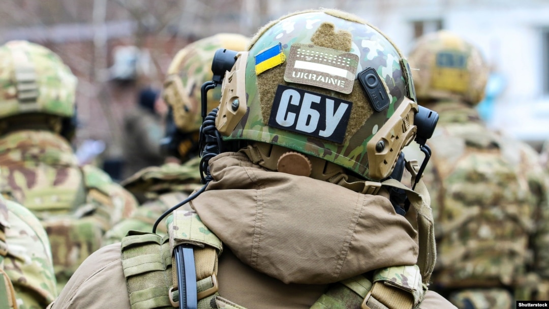 СБУ повідомило колишньому посадовцю про підозру в перешкоджанні законній діяльності українських військових і привласненні майна групою осіб