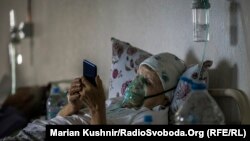 Пацієнтка в «ковідній» лікарні у Львові. Ілюстративне фото