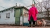 Мати Володимира Балуха Наталія в кримському селі Серебрянка, архівне фото