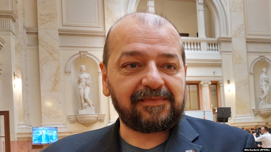 Dragan Šormaz, član glavnog odbora SNS-a i poslanik vladajuće stranke u prethodnom sazivu, u Skupštini Srbije, 7. decembra 2021. godine.