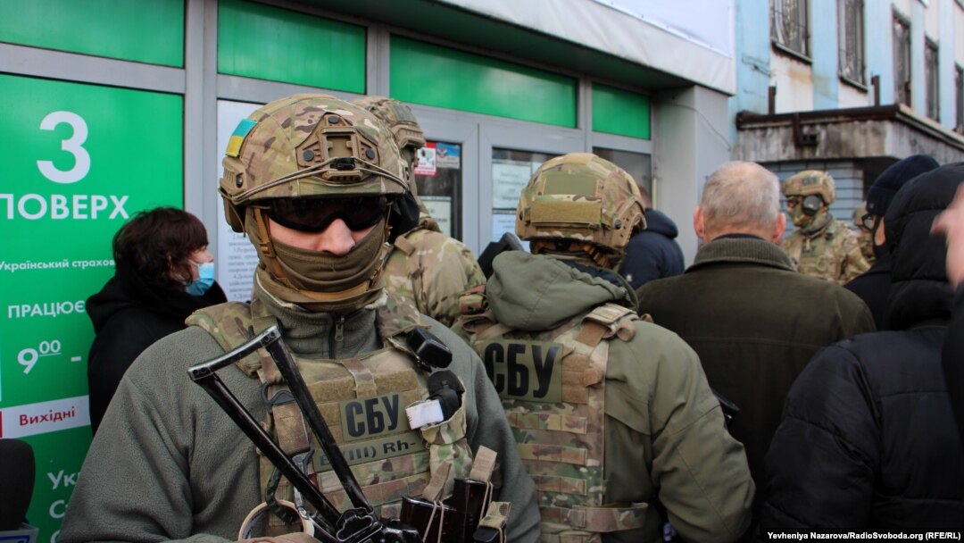 SBU officers at Motor Sich's offices on January 31. 