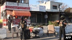 ایستگاه بازرسی نیروهای امنیتی حکومت جدید سوریه در ورودی شهر جبله در استان لاذقیه