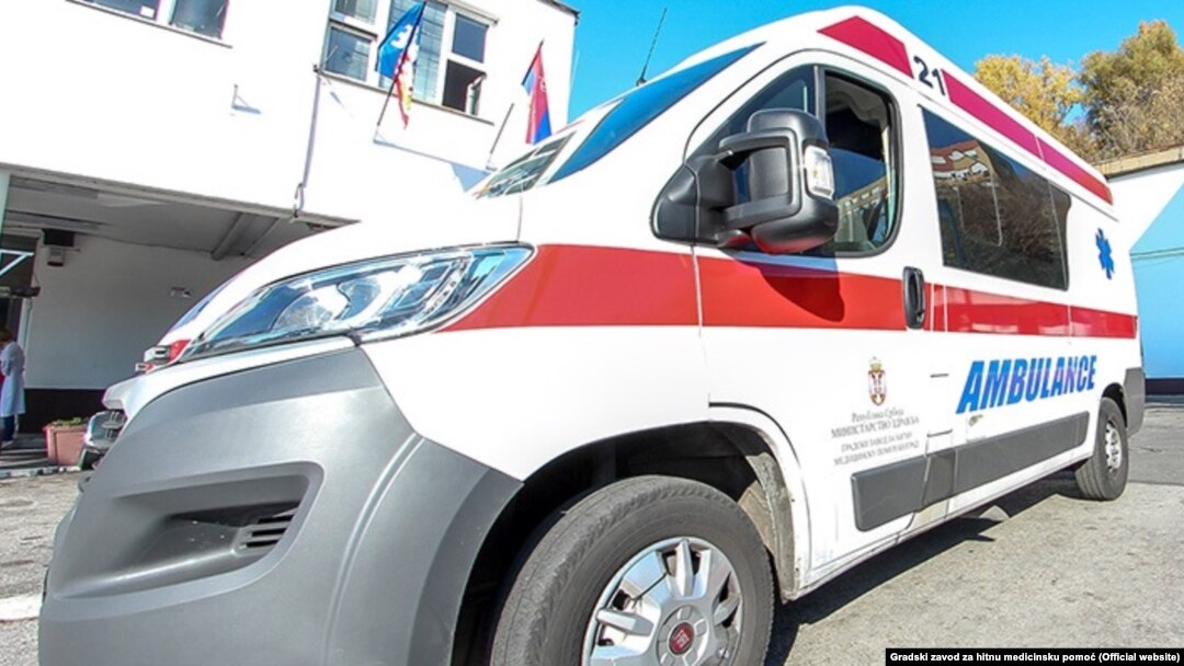 Radnici Hitne pomoći zbrinuli su oko 50 osoba sa simptomima trovanja.