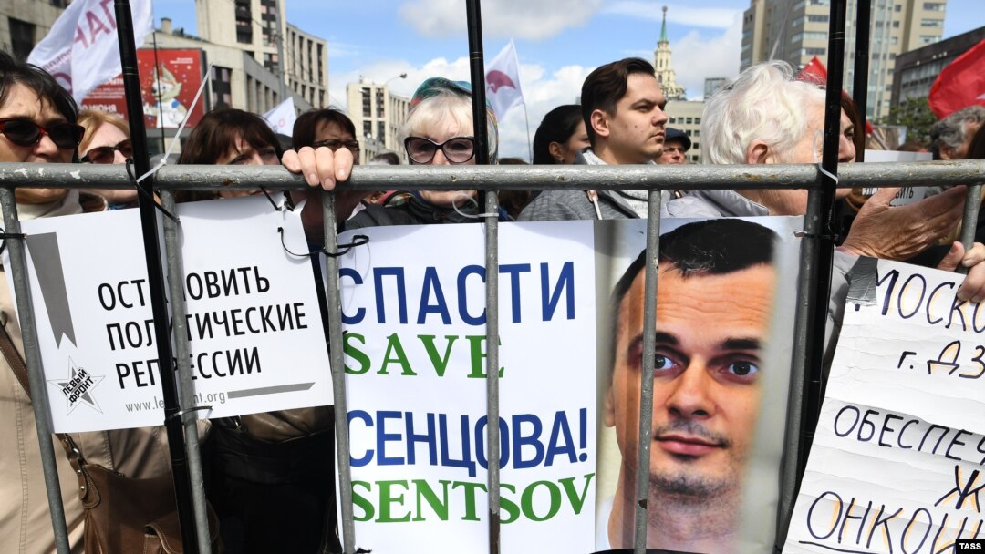 Портрет Олега Сенцова на акції протесту в Москві, 10 червня 2018 року