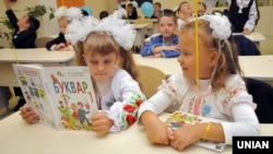 16 серпня Міністерство соціальної політики України затвердило професійний стандарт вчителя початкової школи, що визначає його компетентності, знання і вміння