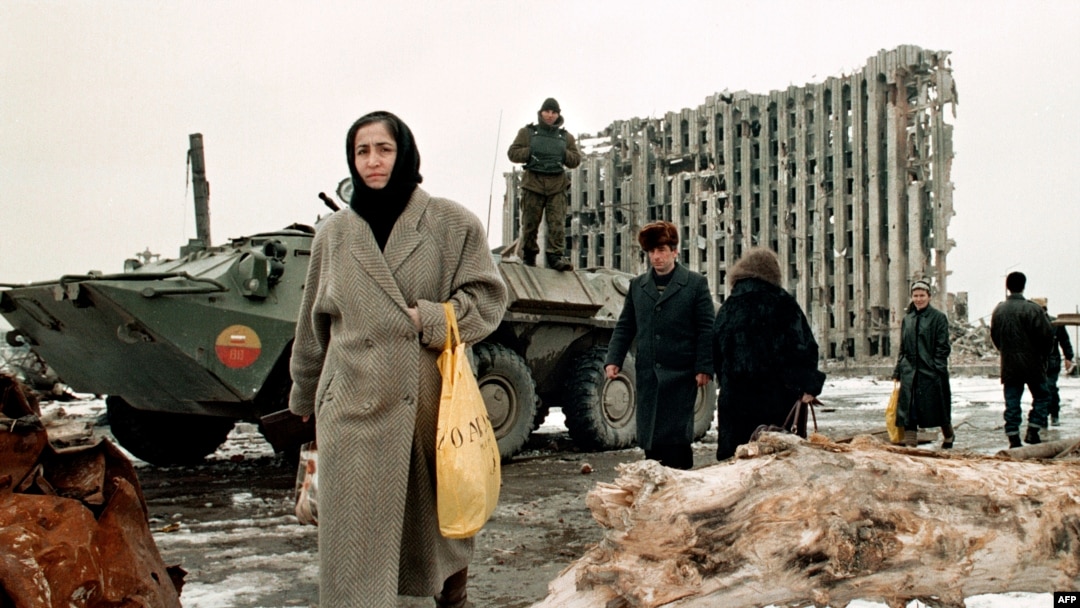 Местное население до последнего не могло поверить, что «наводящие конституционный порядок в республике» будут бомбить дома мирных жителей