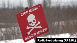 За даними ДСНС, потенційно небезпечними через замінування є третина від загальної площі України