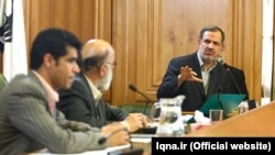 احمد مسجدجامعی (نفر اول از راست)، مهدی چمران و هادی ساعی.