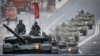Російські танки Т-90М проїжджають центром Москви під час репетиції параду до Дня перемоги, 3 травня 2025 року